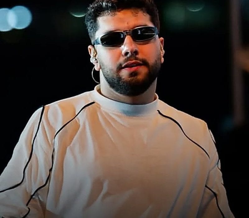 ليجي سي يروي بداياته في ‘صاحبة السعادة’